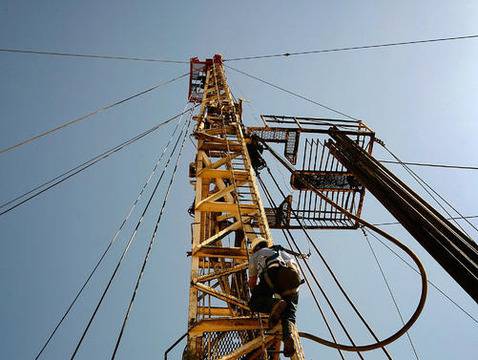 Отново спад в цената на петрола