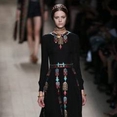 Балкански етно елементи в ревюто на ”Валентино”