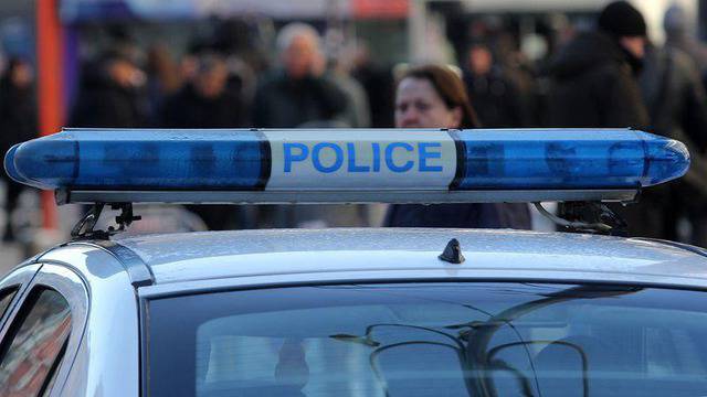 Хванаха малолетни крадци на автомобилни емблеми