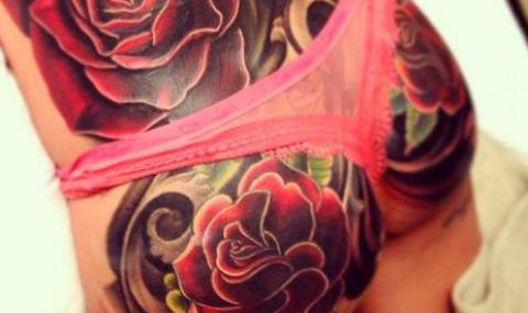 Бившата на Ашли си намаца дупето с татуси