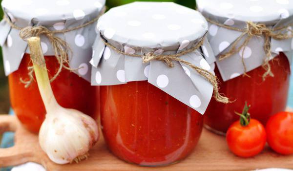 Доматено пюре в буркани