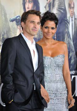 Холи Бери роди момченце