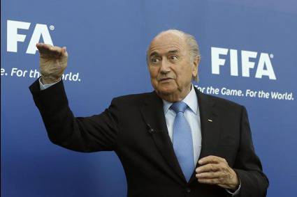Блатер отрече, че се е разбрал с Платини за ФИФА