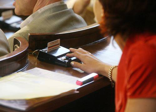 Шок в НС: ГЕРБ и Атака се обединиха, ДПС в амок – БСП се въздържат