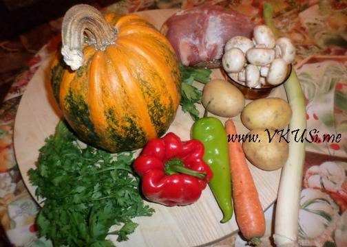 Пълнена тиква със свинско, гъби и зеленчуци