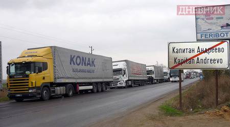 Опашката от тирове на Капитан Андреево достигна 40 км