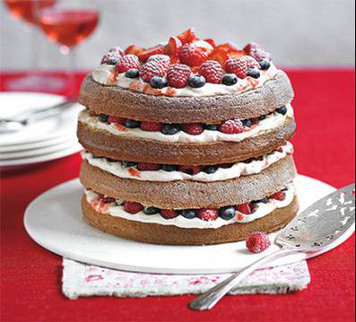 Пандишпанова торта с горски плодове