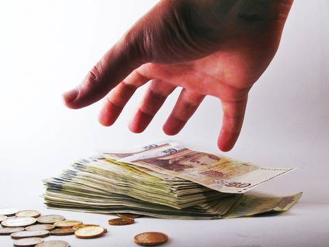 Малки ритуали за привличане на пари