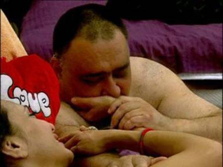 Лияна скочи в леглото на Павел Чернев! Той: Покажи колко ме обичаш!