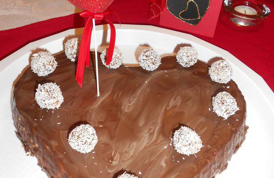 Бисквитена торта „сърце“