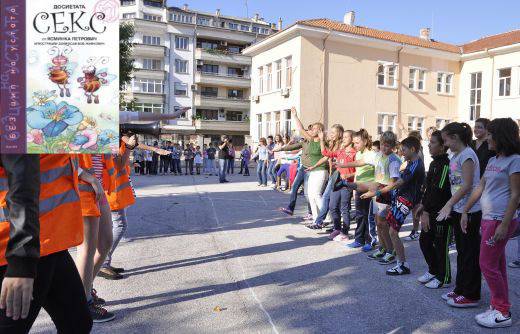 Книжка учи децата как да правят свирки
