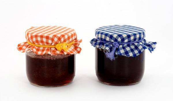 Сладко от печени сини сливи