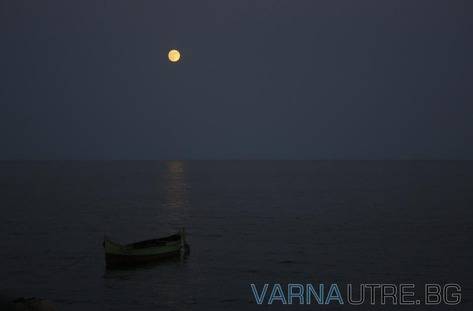 Затъмнение украсява нощното небе на 18-ти октомври