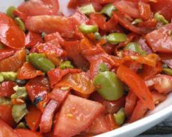 Салата от печени чушки и домати