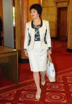 Ресторантьори скочиха срещу Десислава Атанасова