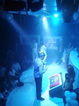 ШОК! Вижте какво се случва в българска дискотека!