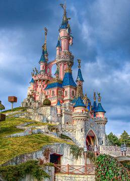 Разходка из атракциите на Дисниленд Париж