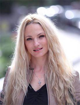 И дъщерята на Деси Моралес с роля в сериала „Четвърта власт“