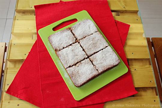 Сладкиш с ябълки и канела