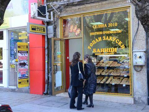 Продавачка в закусвалня хвана на улицата крадла на оборота