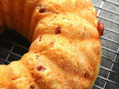 Солен кекс с шунка, кашкавал и краставички