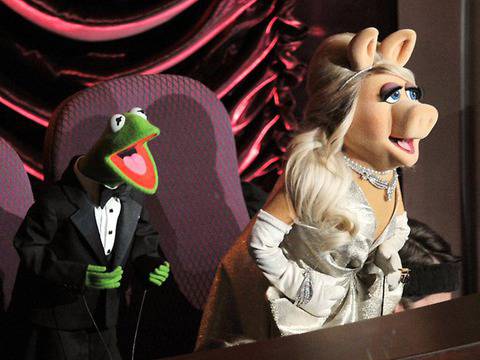 Роби Уилямс, Кърмит и Мис Пиги ще пеят на една сцена