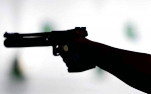 Екссъпруг стреля по новата любов на жена си, издирват го