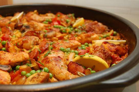 Паеля с пилешки бутчета