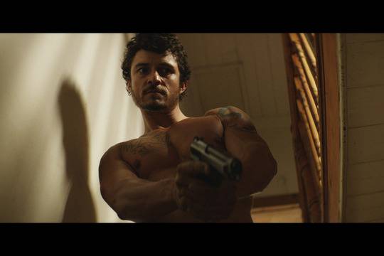 Полуголи мъже