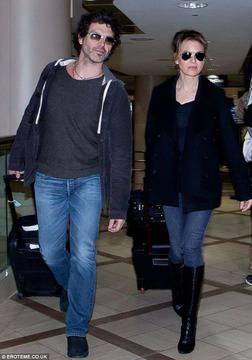 Рене Зелуегър става майка видяна 2500 коментари 0