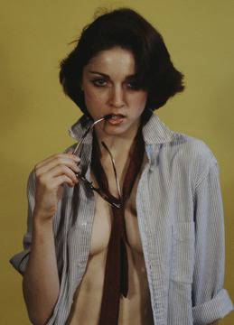 Непоказвани досега голи снимки на Мадона (18+)