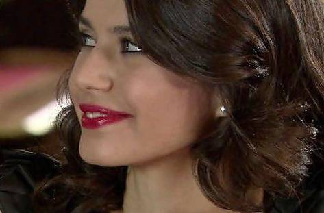 Берен Саат се приготвя за сватба