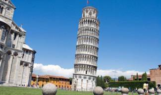 Кулата в Пиза се изправя