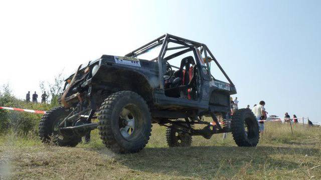 „Моето оф-роуд возило”: Асен Иванов и неговото Suzuki Samurai