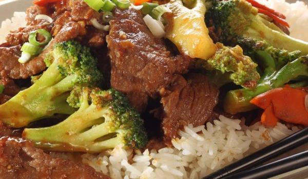 Пържено телешко месо с броколи