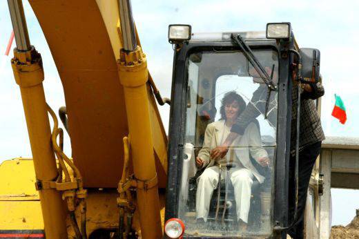 Скандал с басейн на Долорес Арсенова