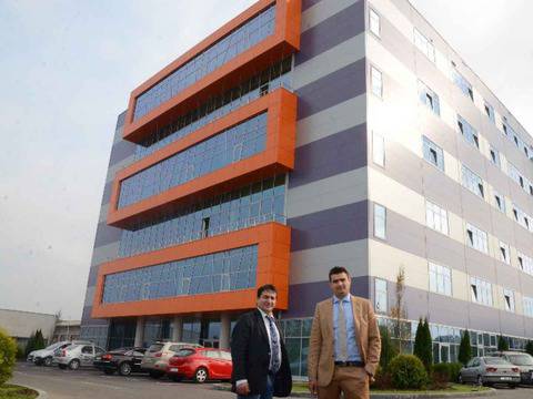 „Топ Мен“ откри с хелоуински купон супермодерна шивашка фабрика