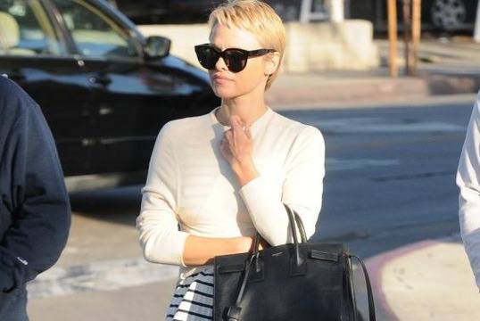 Памела Андерсън се сбогува с дългата коса