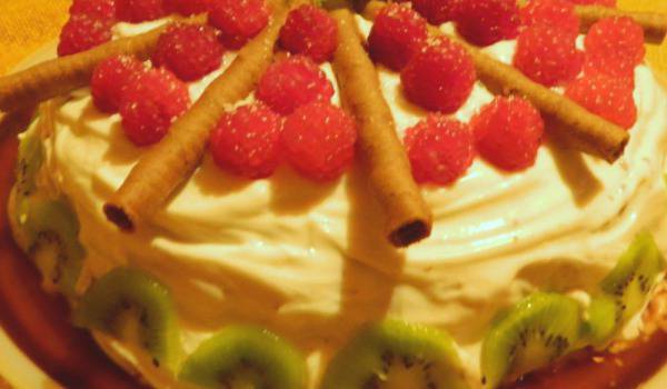 Плодова торта с цедено мляко