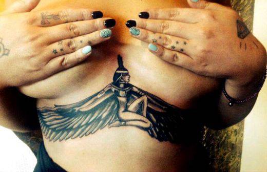 Цветелина Грахич показа 36-ата си татуировка (СНИМКИ)