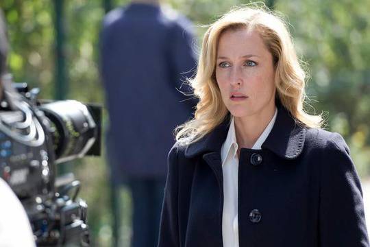 На 45 и руса, агент Скъли стана тв икона с нов сериал