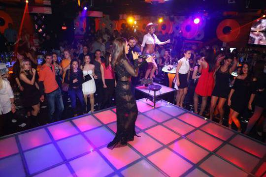 Допада ли ви: Шармантният тоалет на Алисия видяна 5264 коментари 6