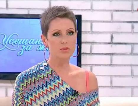 Джина Стоева си показа гащите