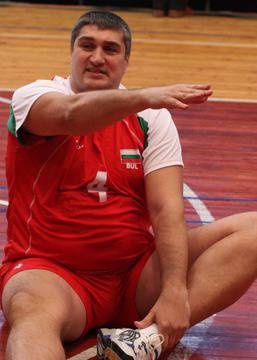 Волейболната легенда Любо Ганев: Опасно е сега да играя волейбол, та аз съм точно 170 кг все пак!