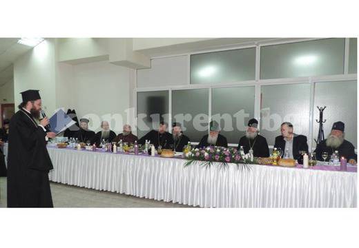 Патриарх Неофит почете митрополит Дометиан