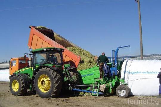 Уникална технология осигурява качествено съхранение на силажа в полиетиленови ръкави (СНИМКИ)