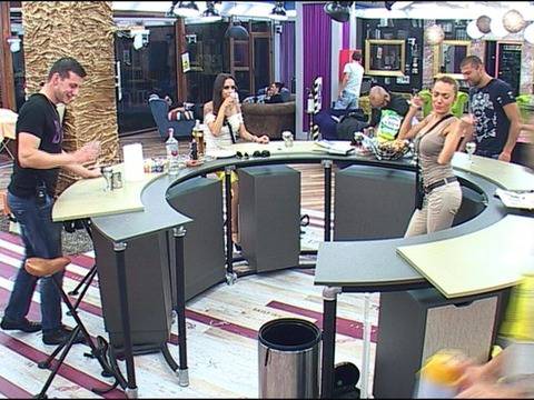 Русата Златка е бременна!