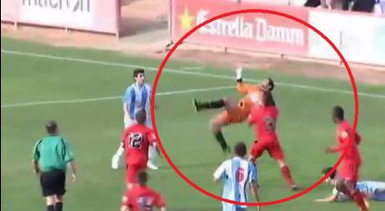 Вижте един от най-великите голове, отбелязвани някога от вратар (видео)