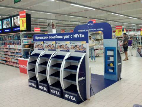 Рекламни дисплеи на Nivea в хипермаркетите