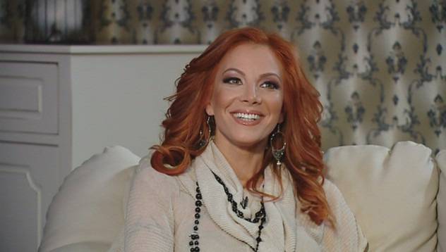 Емилия се вдъхновила от турски сериал за новата си визия видяна 7892 коментари 1